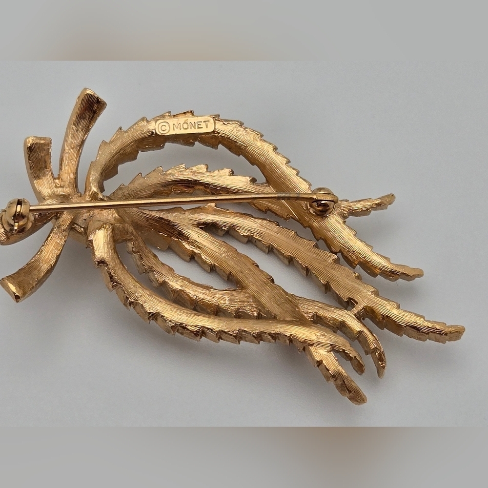 Monet Brooch Brushed Finish Fern Foliage Gold Tone Pin Retro Estate Sale - Picture 6 of 10